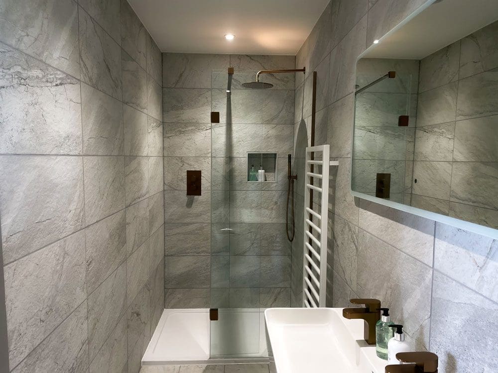 deluxe bathroom, walk in shower raasay house